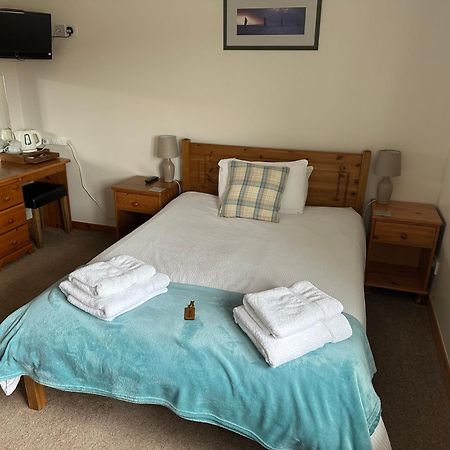 Royal Oak Guesthouse ออร์กนีย์ ภายนอก รูปภาพ