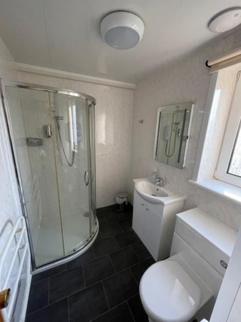 Royal Oak Guesthouse ออร์กนีย์ ภายนอก รูปภาพ