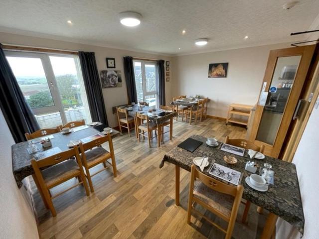 Royal Oak Guesthouse ออร์กนีย์ ภายนอก รูปภาพ