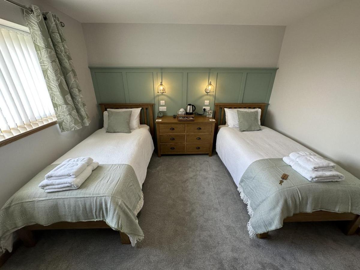 Royal Oak Guesthouse ออร์กนีย์ ภายนอก รูปภาพ