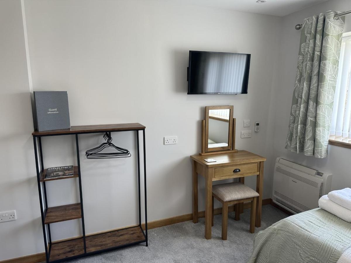 Royal Oak Guesthouse ออร์กนีย์ ภายนอก รูปภาพ