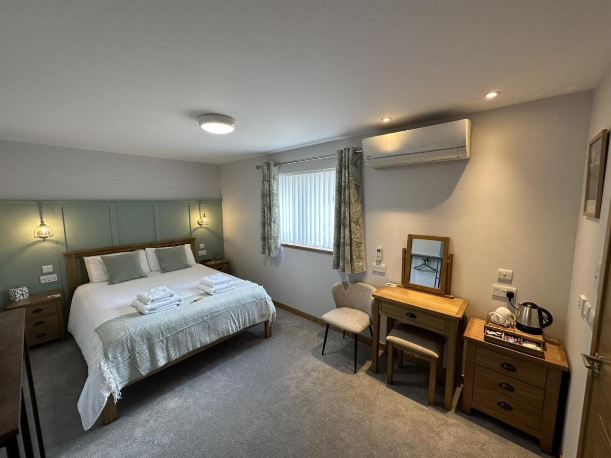 Royal Oak Guesthouse ออร์กนีย์ ภายนอก รูปภาพ