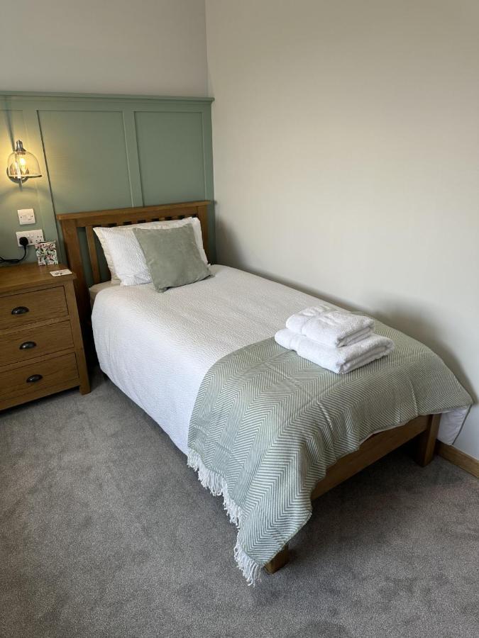 Royal Oak Guesthouse ออร์กนีย์ ภายนอก รูปภาพ