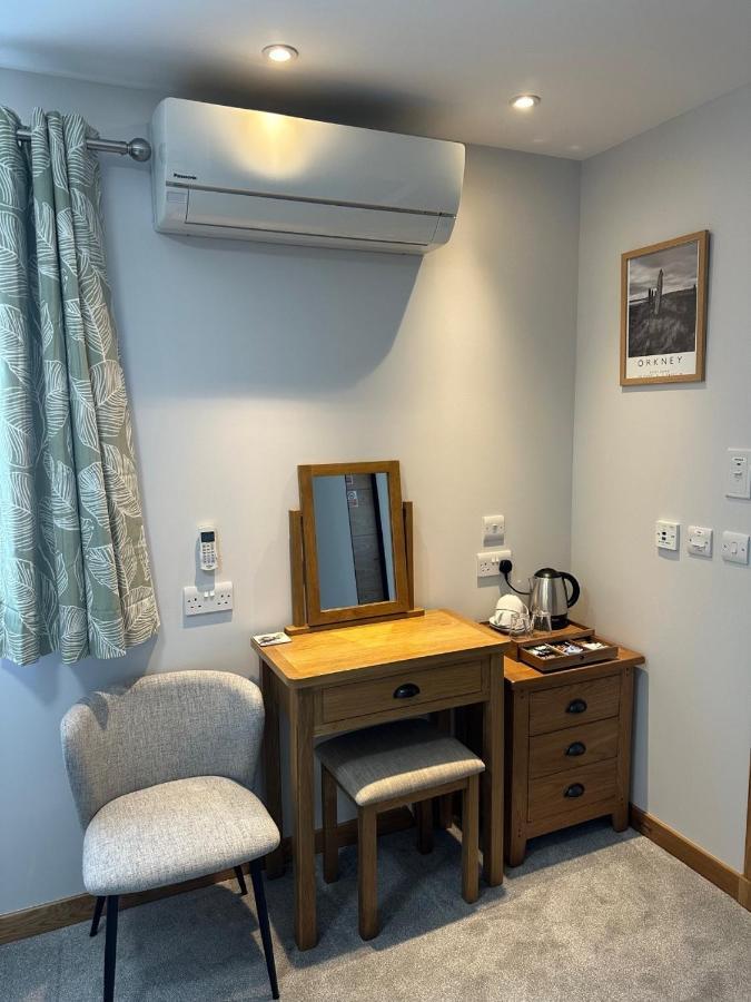 Royal Oak Guesthouse ออร์กนีย์ ภายนอก รูปภาพ