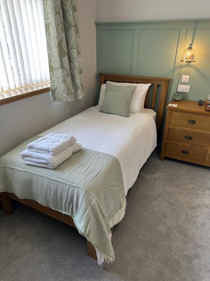 Royal Oak Guesthouse ออร์กนีย์ ภายนอก รูปภาพ
