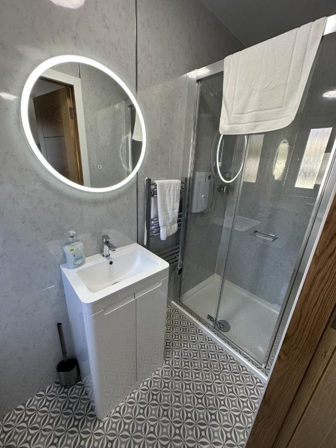 Royal Oak Guesthouse ออร์กนีย์ ภายนอก รูปภาพ